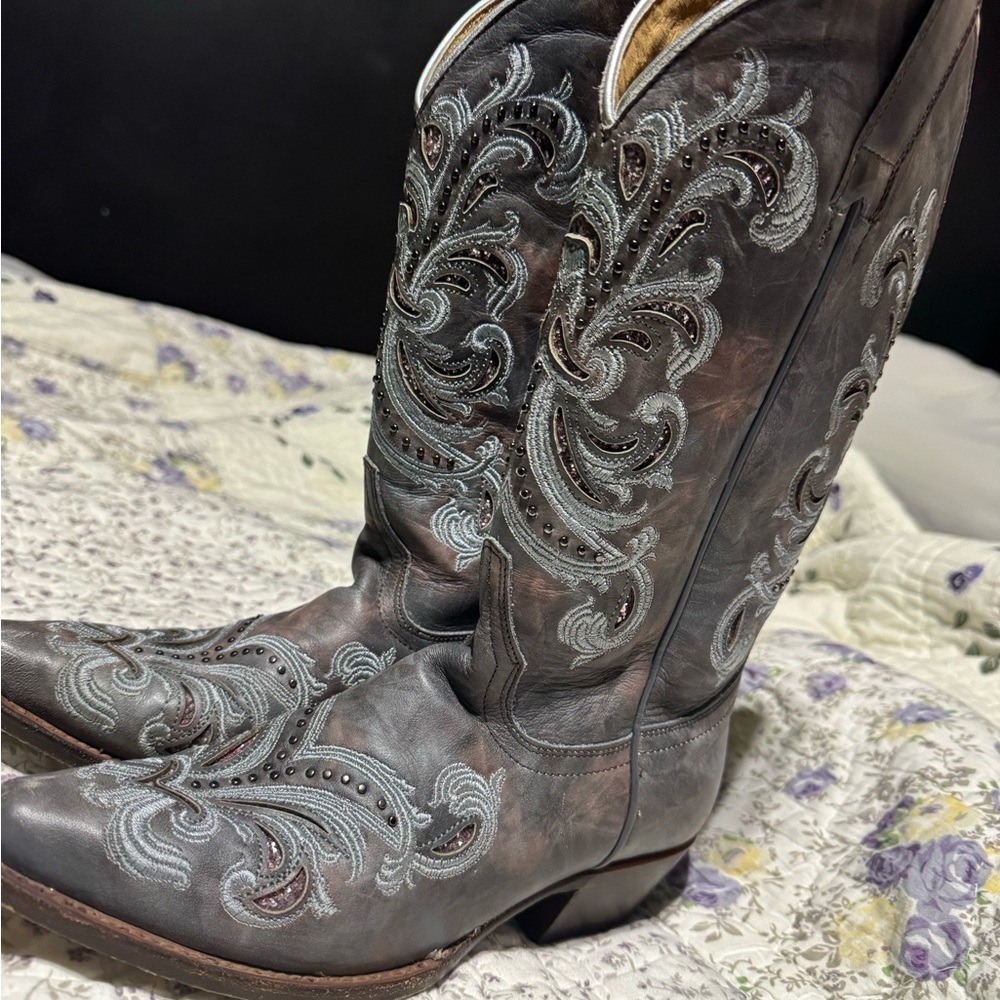 Shyanne cowboy boots size 6 multi colored with pink glitter in the design